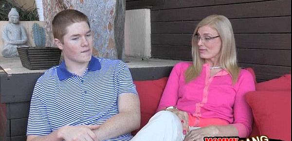  Stepmom Daryl Hanah taught oral sex this teen couple in bed